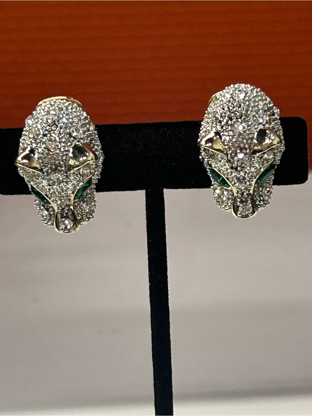 Fabulous vintage rhinestone crystal panther head clip on earrings